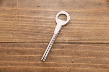 アンティーク家具　あたたかな和の空間を演出する柔らか木肌の衣装タンス(和タンス、箪笥、桐箪笥、桐たんす)(R-037267)