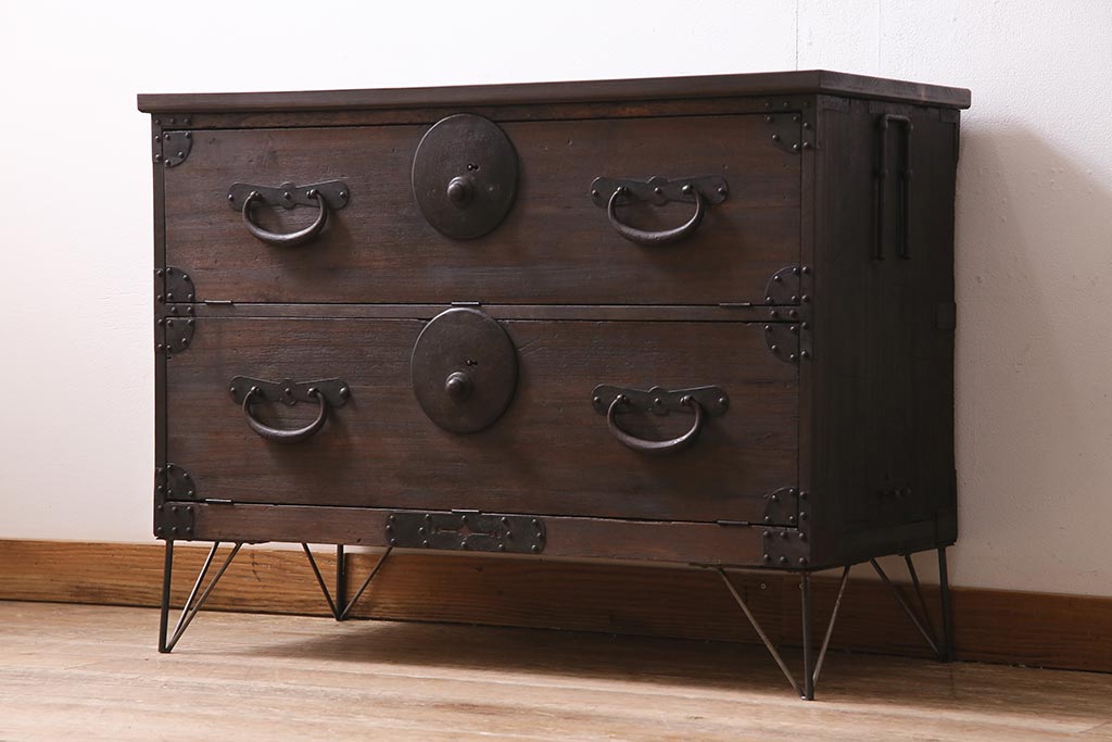 アンティーク家具　明治期　古箪笥リメイク　フラップダウン扉の鉄脚付きリビングボード(テレビ台、テレビボード)(R-037274)
