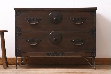 アンティーク家具　明治期　古箪笥リメイク　フラップダウン扉の鉄脚付きリビングボード(テレビ台、テレビボード)(R-037274)