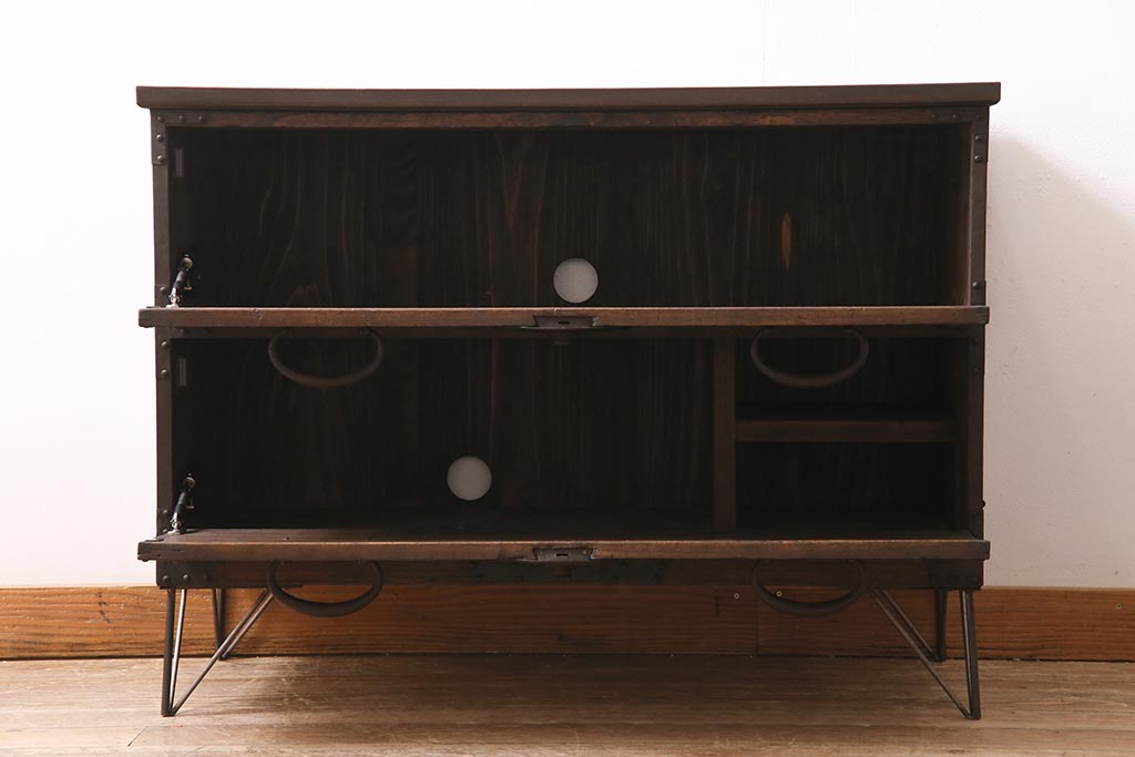 アンティーク家具　明治期　古箪笥リメイク　フラップダウン扉の鉄脚付きリビングボード(テレビ台、テレビボード)(R-037274)