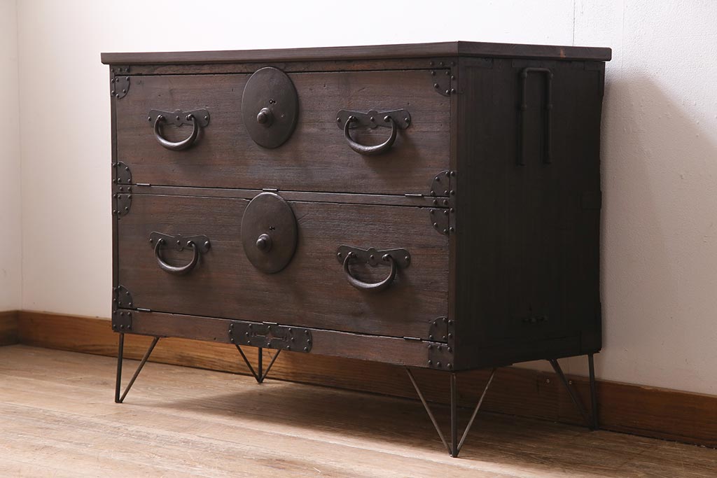 アンティーク家具　明治期　古箪笥リメイク　フラップダウン扉の鉄脚付きリビングボード(テレビ台、テレビボード)(R-037274)