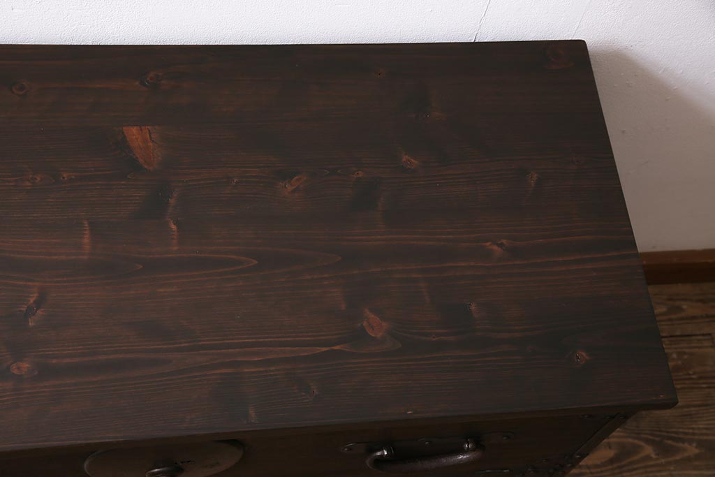 アンティーク家具　明治期　古箪笥リメイク　フラップダウン扉の鉄脚付きリビングボード(テレビ台、テレビボード)(R-037274)