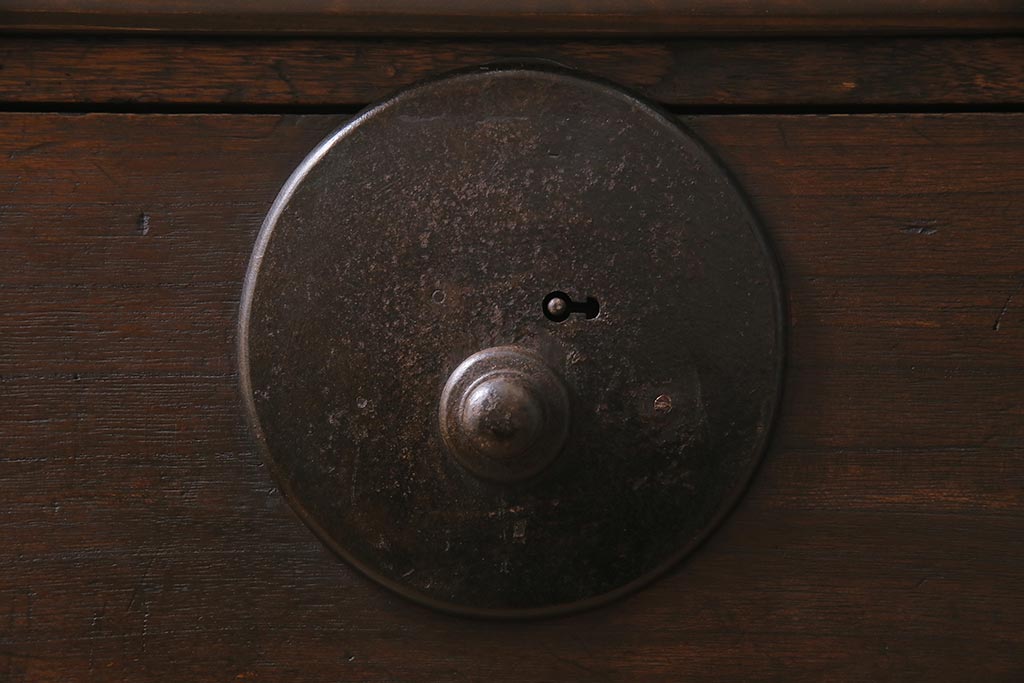 アンティーク家具　明治期　古箪笥リメイク　フラップダウン扉の鉄脚付きリビングボード(テレビ台、テレビボード)(R-037274)