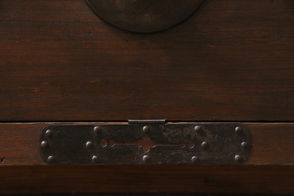 アンティーク家具　明治期　古箪笥リメイク　フラップダウン扉の鉄脚付きリビングボード(テレビ台、テレビボード)(R-037274)