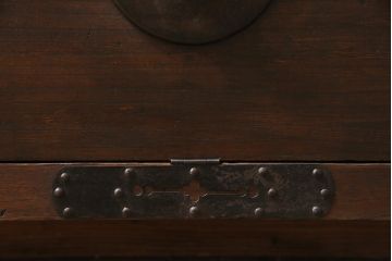 アンティーク家具　明治期　古箪笥リメイク　フラップダウン扉の鉄脚付きリビングボード(テレビ台、テレビボード)(R-037274)