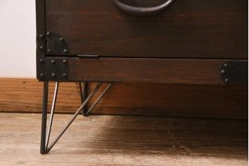 アンティーク家具　明治期　古箪笥リメイク　フラップダウン扉の鉄脚付きリビングボード(テレビ台、テレビボード)(R-037274)