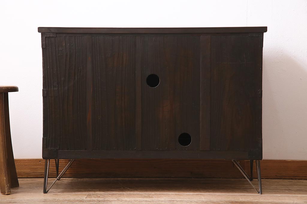 アンティーク家具　明治期　古箪笥リメイク　フラップダウン扉の鉄脚付きリビングボード(テレビ台、テレビボード)(R-037274)