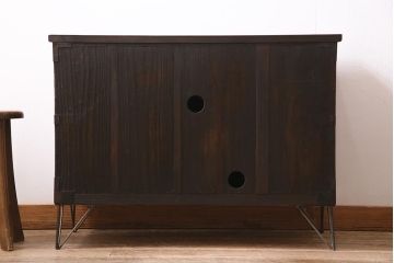 アンティーク家具　明治期　古箪笥リメイク　フラップダウン扉の鉄脚付きリビングボード(テレビ台、テレビボード)(R-037274)