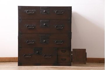 アンティーク家具　和製アンティーク　明治大正期　前面ヒノキ(檜)材　経年による深い木の色合いが魅力の重ね箪笥(タンス、衣装箪笥、引き出し)(R-037279)