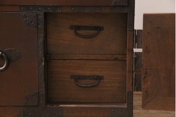 アンティーク家具　和製アンティーク　明治大正期　前面ヒノキ(檜)材　経年による深い木の色合いが魅力の重ね箪笥(タンス、衣装箪笥、引き出し)(R-037279)