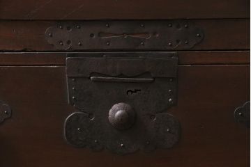 アンティーク家具　和製アンティーク　明治大正期　前面ヒノキ(檜)材　経年による深い木の色合いが魅力の重ね箪笥(タンス、衣装箪笥、引き出し)(R-037279)