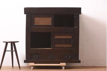 アンティーク家具　和製アンティーク　明治期　透かし彫りの意匠が入った三尺水屋箪笥(収納棚、キャビネット)(R-037280)