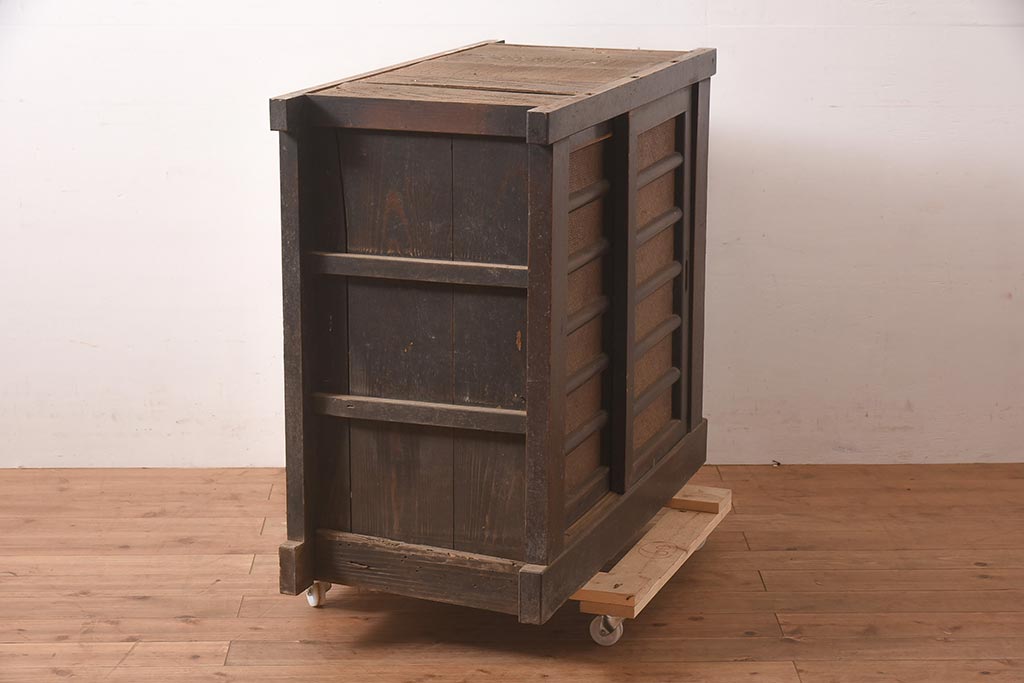 アンティーク家具　明治期　和製アンティーク　横桟が和の風情漂う三尺水屋箪笥(収納棚、戸棚、キャビネット)(R-037281)