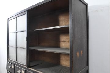 アンティーク家具　収納力抜群　16杯の引き出しが付いたガラス戸棚(収納棚)(R-037286)