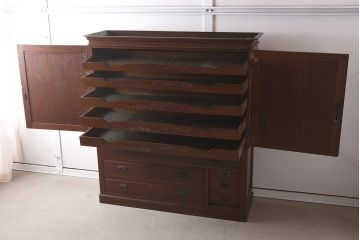 アンティーク家具　上手物!　楠(クスノキ)材　大正ロマンな衣装盆付き和タンス(衣装箪笥、チェスト、着物箪笥、収納箪笥)(R-037287)