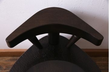 中古　日本製　オーク材　カントリースタイルにぴったりなつくりの良いローチェア(椅子)(R-037298)