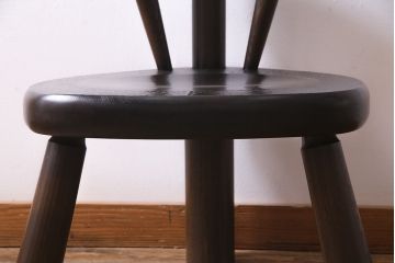 中古　日本製　オーク材　カントリースタイルにぴったりなつくりの良いローチェア(椅子)(R-037298)