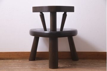 中古　日本製　オーク材　カントリースタイルにぴったりなつくりの良いローチェア(椅子)(R-037299)