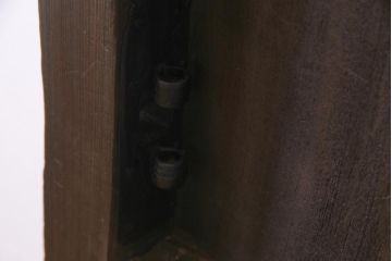 アンティーク建具　ヒノキ材・ケヤキ材　堂々とした和の風格漂う金網格子蔵戸(引き戸、玄関戸)(R-037308)