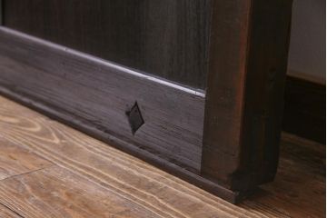 アンティーク建具　ヒノキ材・ケヤキ材　堂々とした和の風格漂う金網格子蔵戸(引き戸、玄関戸)(R-037308)