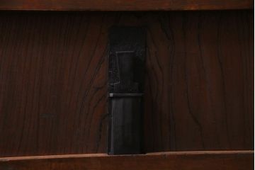 アンティーク建具　ヒノキ材・ケヤキ材　堂々とした和の風格漂う金網格子蔵戸(引き戸、玄関戸)(R-037308)