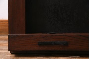 アンティーク建具　枠組みケヤキ材　鉄板付き　使い込まれた渋さが魅力的な鉄扉(蔵戸、引き戸、玄関戸)(R-037309)