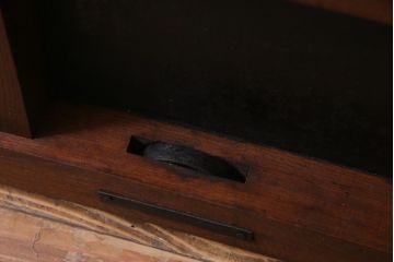 アンティーク建具　枠組みケヤキ材　鉄板付き　使い込まれた渋さが魅力的な鉄扉(蔵戸、引き戸、玄関戸)(R-037309)