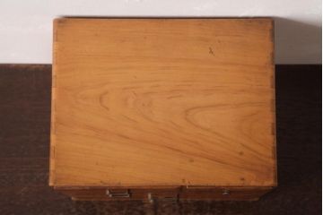 レトロ家具　和製アンティーク　昭和初期　楠材　優しげな木目が品のある小引き出し(小物収納)(R-037310)