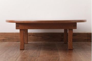 レトロ家具　古民具　素朴な木肌が温かみを感じる丸ちゃぶ台(折り畳み式テーブル、ローテーブル)(R-037313)
