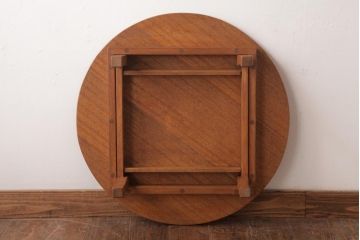 レトロ家具　古民具　素朴な木肌が温かみを感じる丸ちゃぶ台(折り畳み式テーブル、ローテーブル)(R-037313)