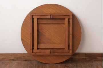 レトロ家具　古民具　素朴な木肌が温かみを感じる丸ちゃぶ台(折り畳み式テーブル、ローテーブル)(R-037313)