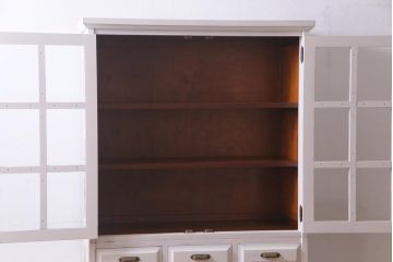 当店リメイク家具　北海道民芸家具　気泡ガラス　シャビーなペイントキャビネット(食器棚、収納棚)(R-037316)