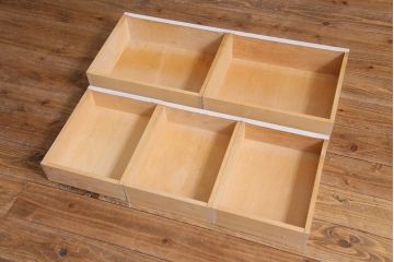 当店リメイク家具　北海道民芸家具　気泡ガラス　シャビーなペイントキャビネット(食器棚、収納棚)(R-037316)