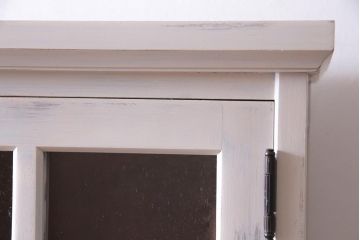 当店リメイク家具　北海道民芸家具　気泡ガラス　シャビーなペイントキャビネット(食器棚、収納棚)(R-037316)