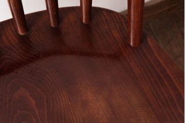 ビンテージ家具　柏木工(カシワ、KASHIWA)　カバ材　飴色の艶と質感が品のあるチェア(ダイニングチェア、ウィンザーチェア、ウインザーチェア)(R-037320)