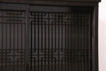 ラフジュ工房オリジナル　アンティーク建具リメイク　和モダンな脚付サイドボード(書院戸、組子、キャビネット)(R-037329)