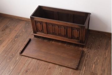 ビンテージ家具　イギリスヴィンテージ　オーク材　リネンフォールドの意匠が素敵なブランケットボックス(ローボード)(R-037342)