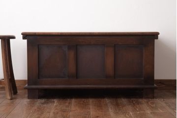 ビンテージ家具　イギリスヴィンテージ　オーク材　リネンフォールドの意匠が素敵なブランケットボックス(ローボード)(R-037342)