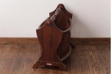 中古　柏木工(KASHIWA・カシワ) ブナ材　シックなデザインが目を引くマガジンラック(R-037344)