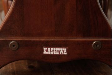 中古　柏木工(KASHIWA・カシワ) ブナ材　シックなデザインが目を引くマガジンラック(R-037344)