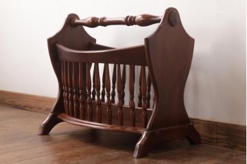 中古　柏木工(KASHIWA・カシワ) ブナ材　シックなデザインが目を引くマガジンラック(R-037344)