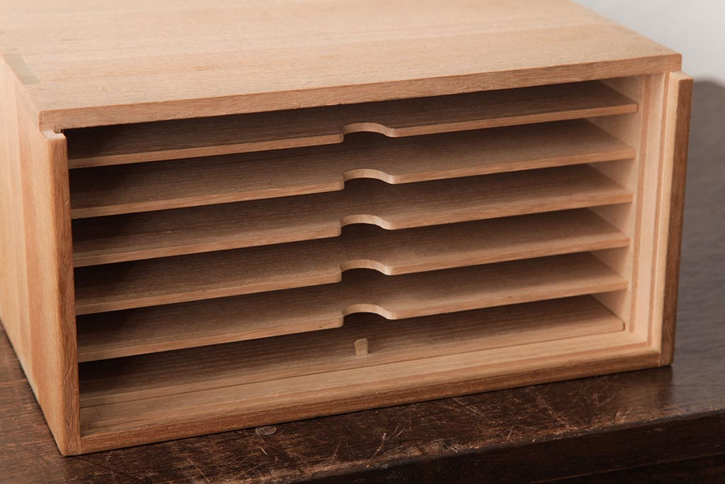 アンティーク雑貨　指物　桐材　シンプルな上手物の書箱(書類箱、帳簿入れ)(R-037346)