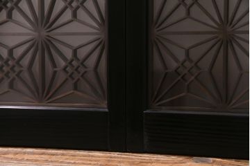 アンティーク家具　ラフジュ工房オリジナル　古建具リメイク　組子の模様の引き戸が風情漂うキャビネット(収納棚、戸棚、書院戸)(R-037348)