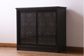 アンティーク家具　ラフジュ工房オリジナル　古建具リメイク　組子の模様の引き戸が風情漂うキャビネット(収納棚、戸棚、書院戸)(R-037348)