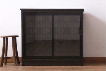 アンティーク家具　ラフジュ工房オリジナル　古建具リメイク　組子の模様の引き戸が風情漂うキャビネット(収納棚、戸棚、書院戸)(R-037348)