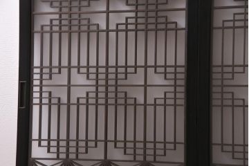 アンティーク家具　ラフジュ工房オリジナル　古建具リメイク　組子の模様の引き戸が風情漂うキャビネット(収納棚、戸棚、書院戸)(R-037348)