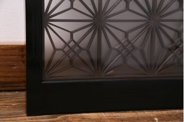 アンティーク家具　ラフジュ工房オリジナル　古建具リメイク　組子の模様の引き戸が風情漂うキャビネット(収納棚、戸棚、書院戸)(R-037348)