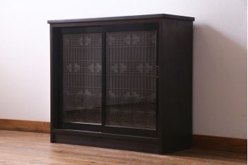 アンティーク家具　ラフジュ工房オリジナル　古建具リメイク　組子の模様の引き戸が風情漂うキャビネット(収納棚、戸棚、書院戸)(R-037348)