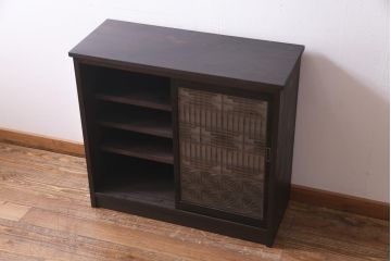 アンティーク家具　ラフジュ工房オリジナル　古建具リメイク　組子の模様の引き戸が風情漂うキャビネット(収納棚、戸棚、書院戸)(R-037348)