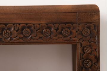 ビンテージ家具　花鳥図　埋め尽くすような花の彫刻が目を引くネストテーブル(サイドテーブル)(R-037352)
